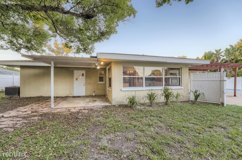 Foto principal - 3 br, 3 bath House - 1456 Lakeview Drive