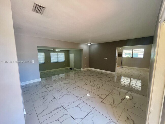Foto del edificio - 3340 SW 7th St