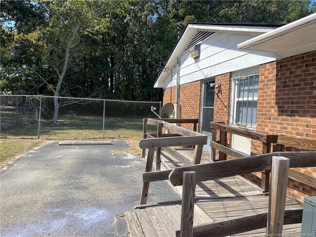 Foto del edificio - 4953 Fieldcrest Dr