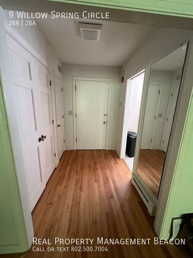 Foto del edificio - 9 Willow Spring Cir
