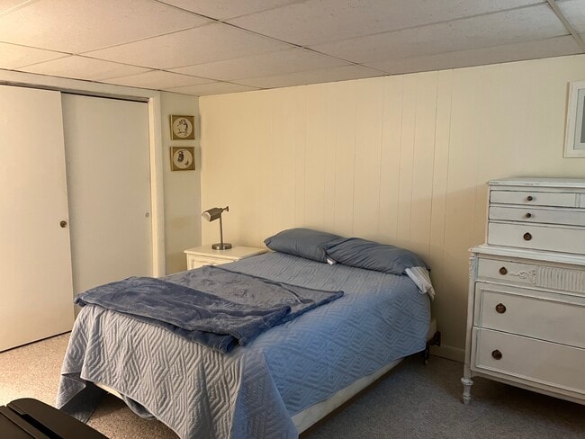 Building Photo - 35 Pilgrim Dr