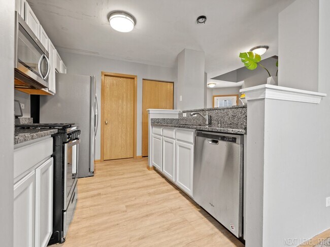 Foto del edificio - 2361 Stoughton Cir