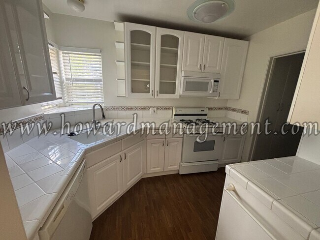 Building Photo - 01658CE
