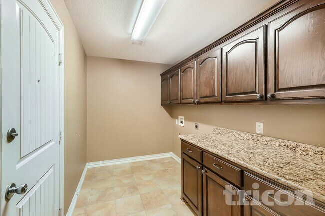 Foto del edificio - 2240 27th Ave Ct