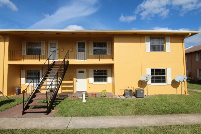 Building Photo - 1655 W Oak Ridge Rd