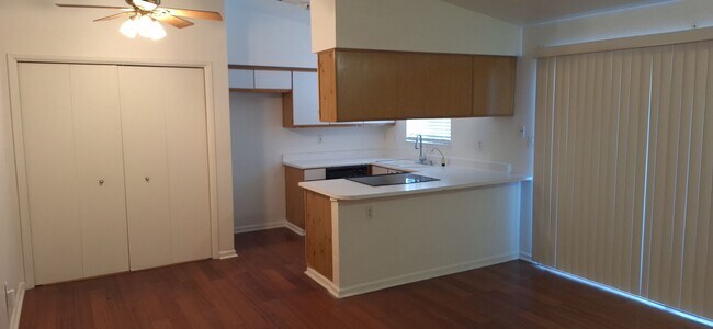 Foto del edificio - Best Price and Split Deposit!