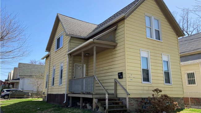 Building Photo - 1053 E 11th St