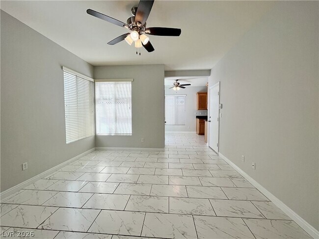 Foto del edificio - 1627 Bamboo Rain Ave