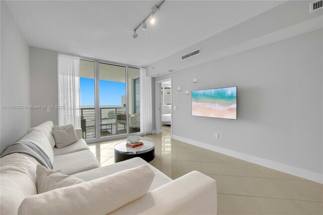 Foto del edificio - 3801 Collins Ave