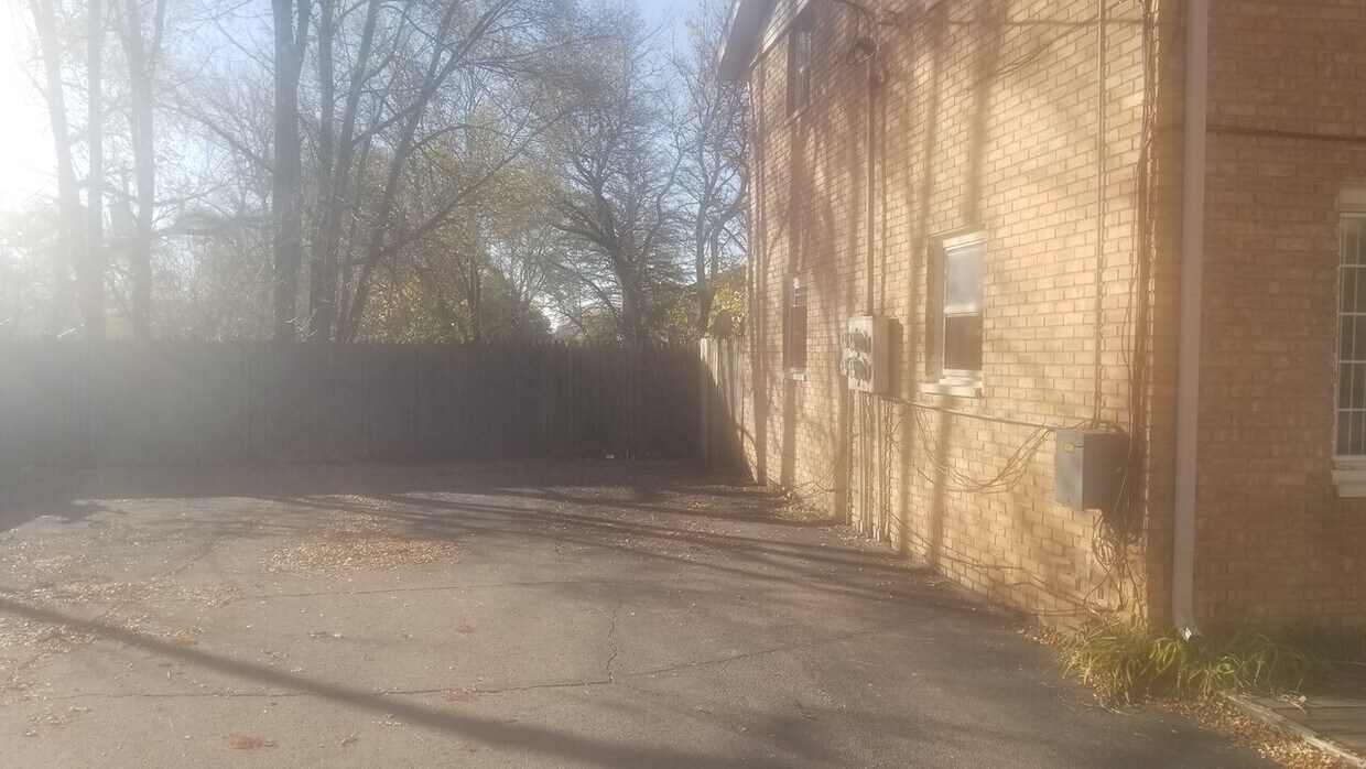Building Photo - 3307 SEARLES AVE
