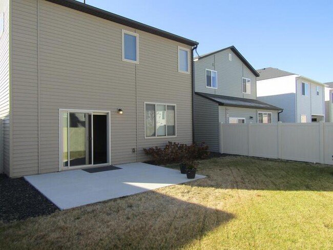 Building Photo - 2336 E Tiger Lily Dr