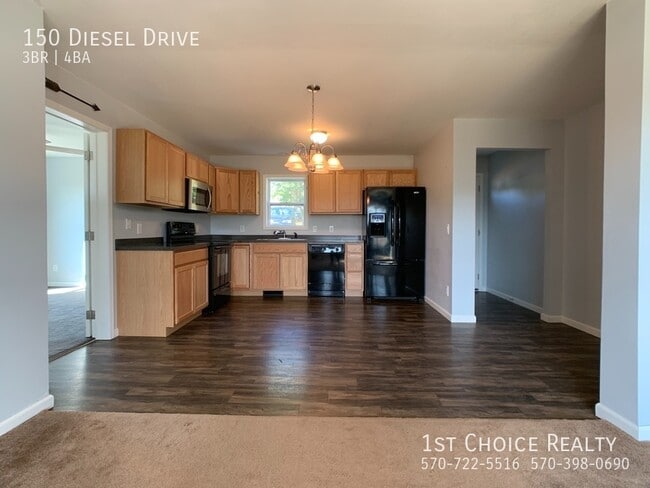 Building Photo - 1/2 double with 3 master bedrooms and baths!