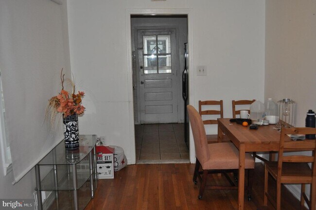Foto del edificio - 9809 Montauk Ave