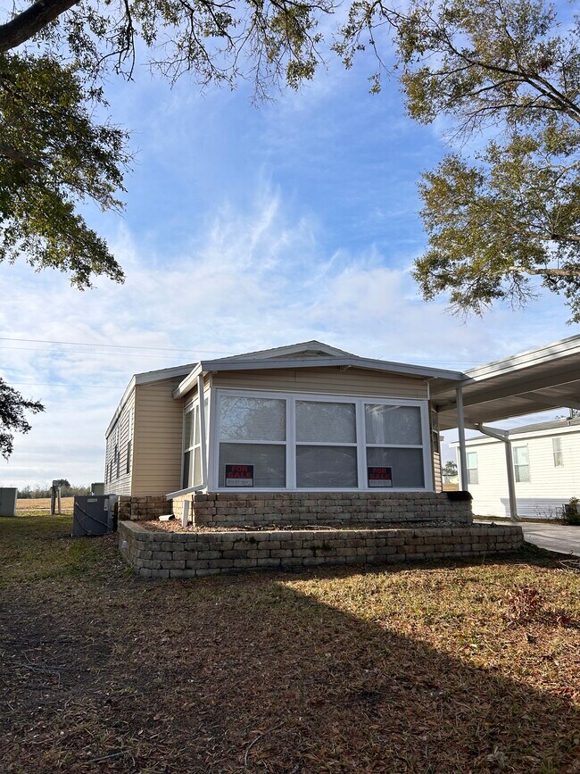 Building Photo - 38816 Bronco Dr