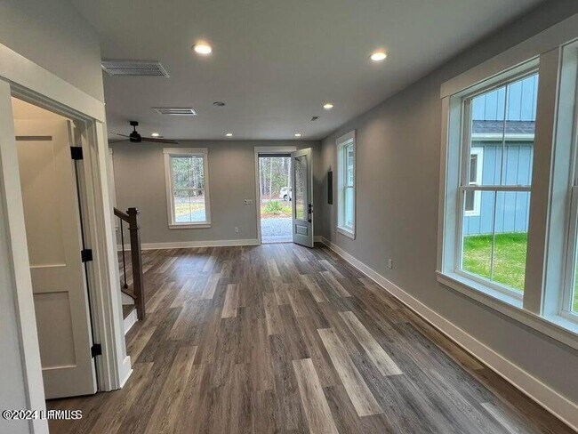 Building Photo - 58 Founders Oak Wy