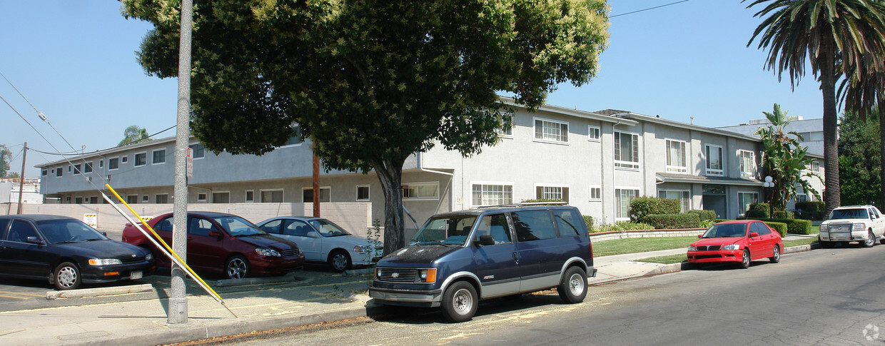 Primary Photo - 4555 Sylmar Ave