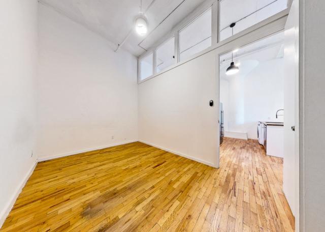 Building Photo - 3 bedroom in Brooklyn NY 11206