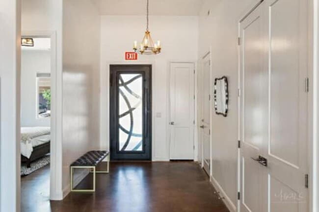 Building Photo - The Desert Jewel