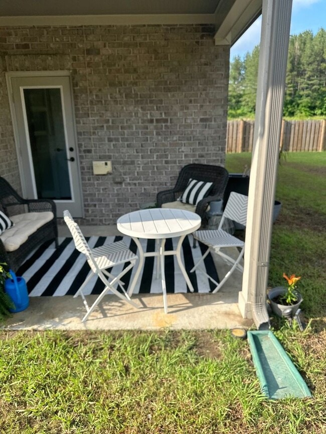 Foto del edificio - 1013 Edgewater Ln