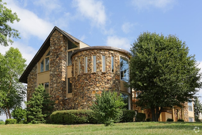 Building Photo - Knobs Pointe Apartments