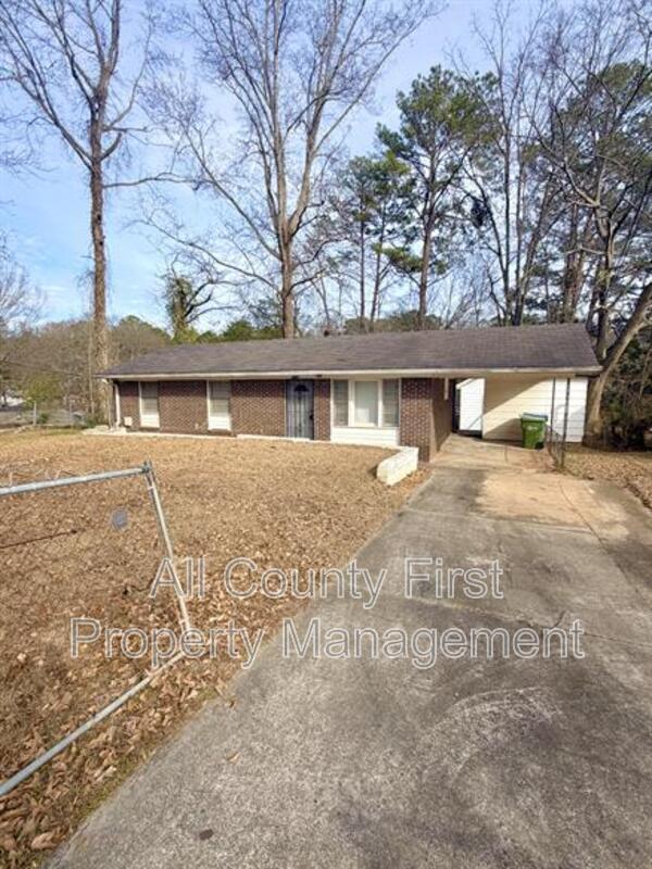 Building Photo - 3236 Renault Rd SE