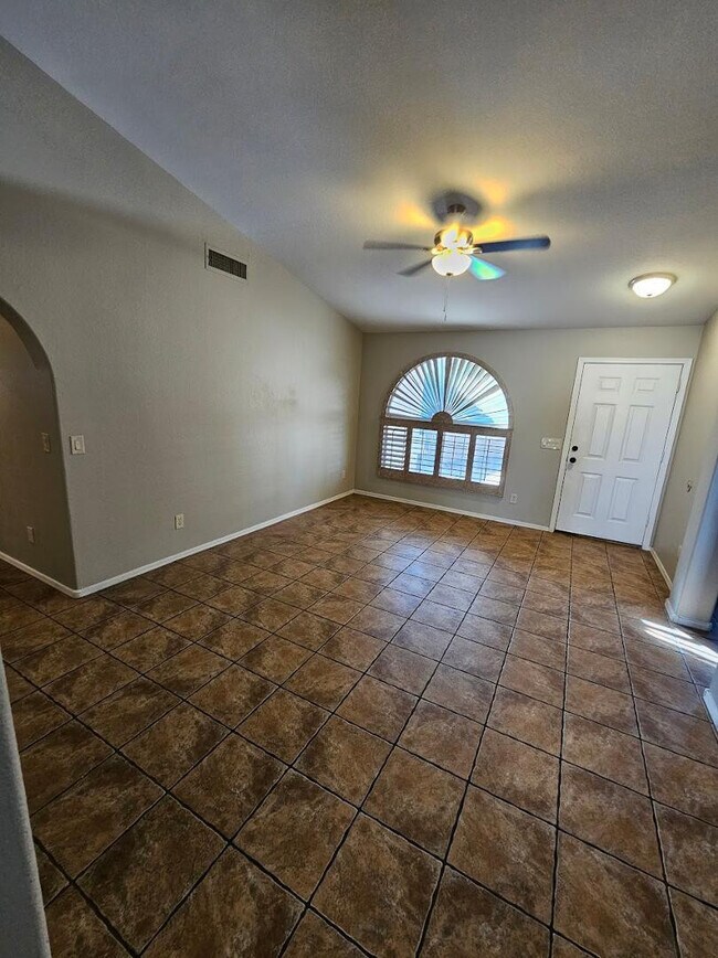 Foto del edificio - 406 E Century Ave