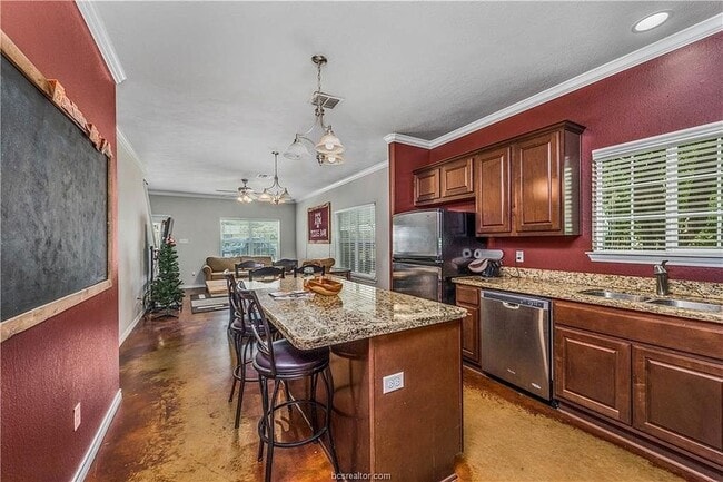 Building Photo - 1403 Medina Dr