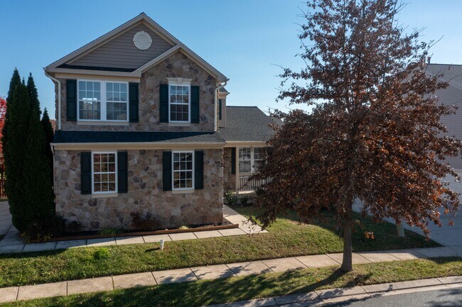 Building Photo - 5005 Crest Haven Way