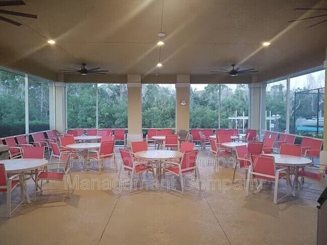 Foto del edificio - 1789 Four Mile Cove Pkwy
