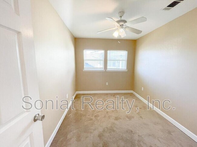 Building Photo - 4901 Kendall Dr
