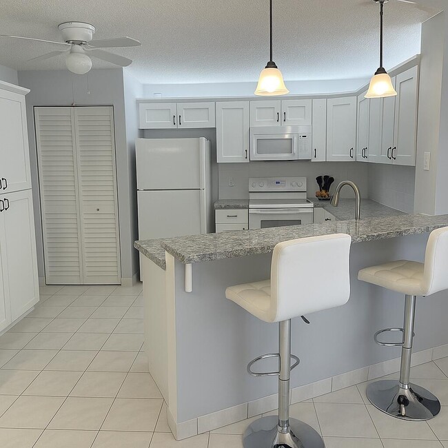 Building Photo - 7527 S Oriole Blvd