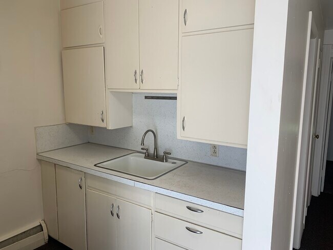 Building Photo - 221 Byall Ave