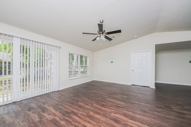 Foto del edificio - 938 Nancy Ct