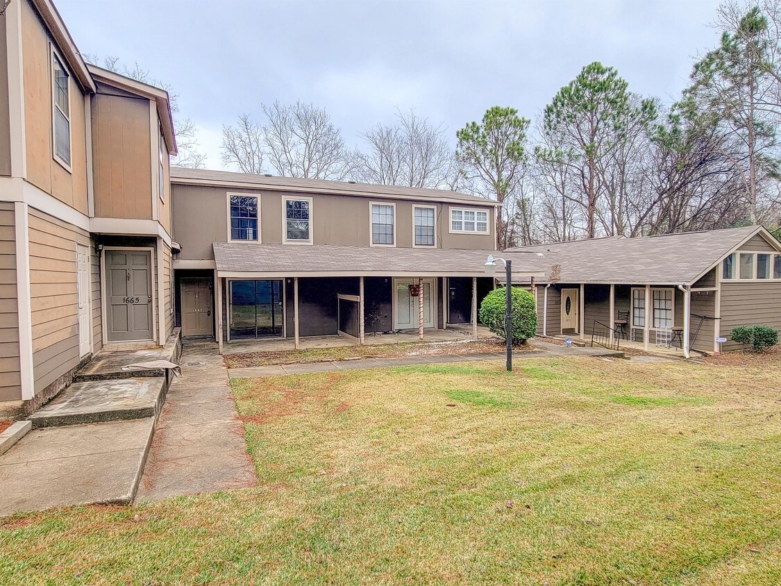 1667 E Trinity Blvd, Montgomery, AL 36106 Townhome Rentals in