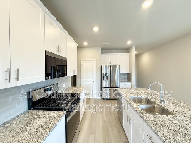 Building Photo - 709 Hemingway Ln