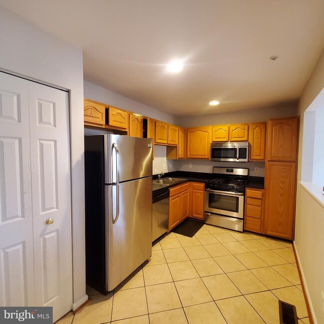 Building Photo - 16211 Ellipse Terrace