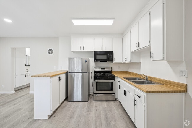 Interior Photo - Villa Glenoaks Apartments