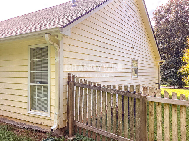 Building Photo - 312 Falling Timber Ct