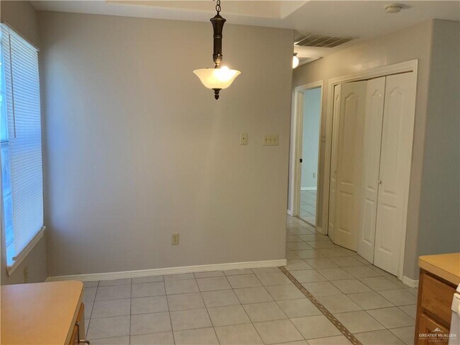 Foto del edificio - 20 W Bronze Ave