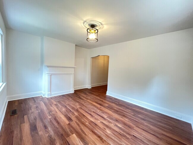 Building Photo - 420 N Hyde Park Ave