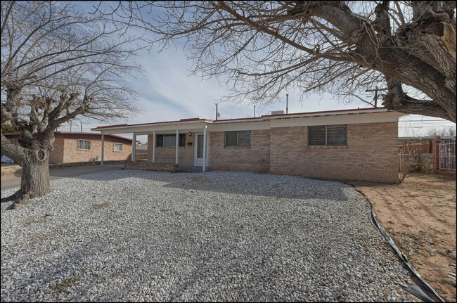 Building Photo - 3302 Lorne Rd