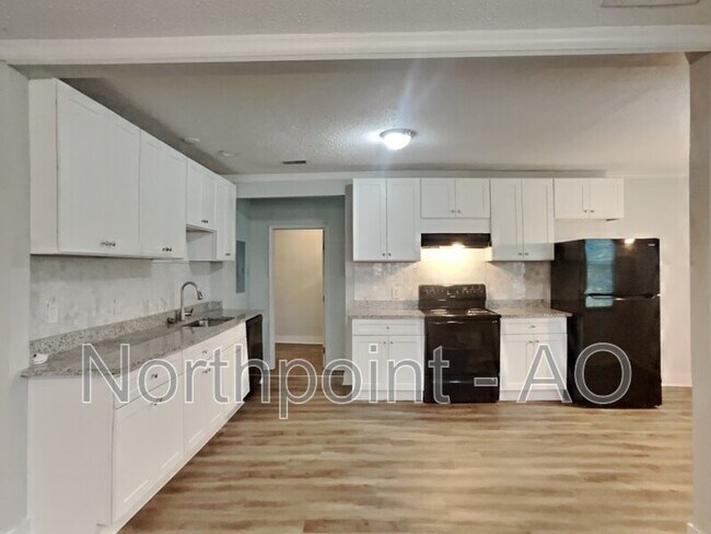 Building Photo - 1102 Oak Knoll Terrace SE