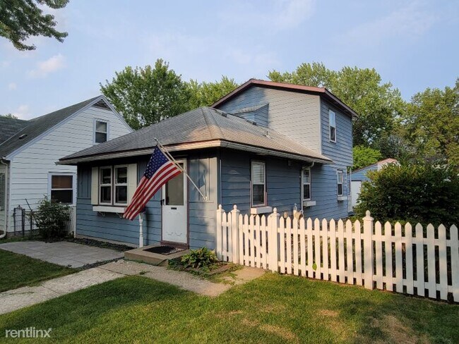 Building Photo - 3 br, 1 bath House - 5615 37th Ave S
