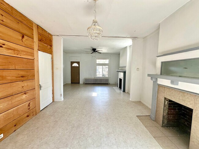 Foto del edificio - Single Family Home in Dormont - Off-Street...
