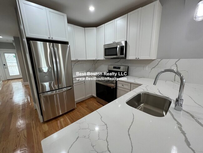 Building Photo - 15 Harold St