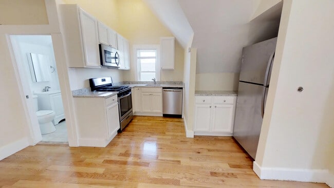 Building Photo - 17 Dow St