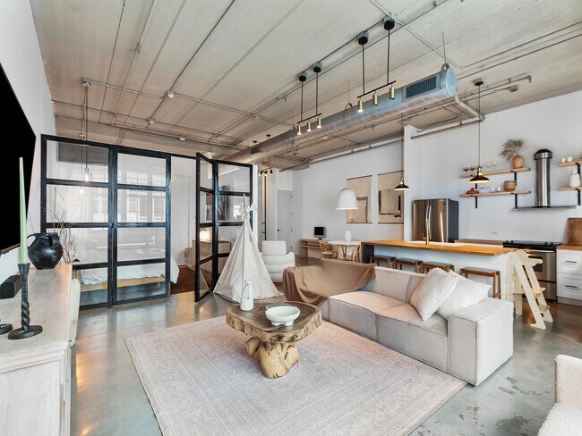 Building Photo - 425 N Andrews Ave