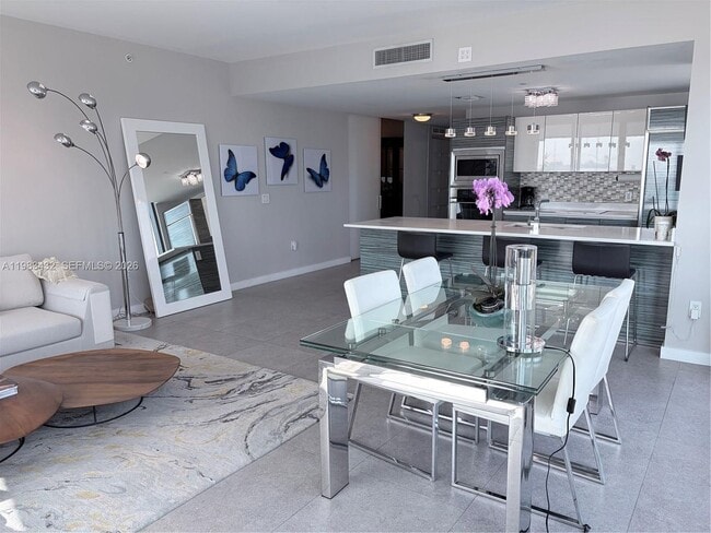 Foto del edificio - 460 NE 28th St