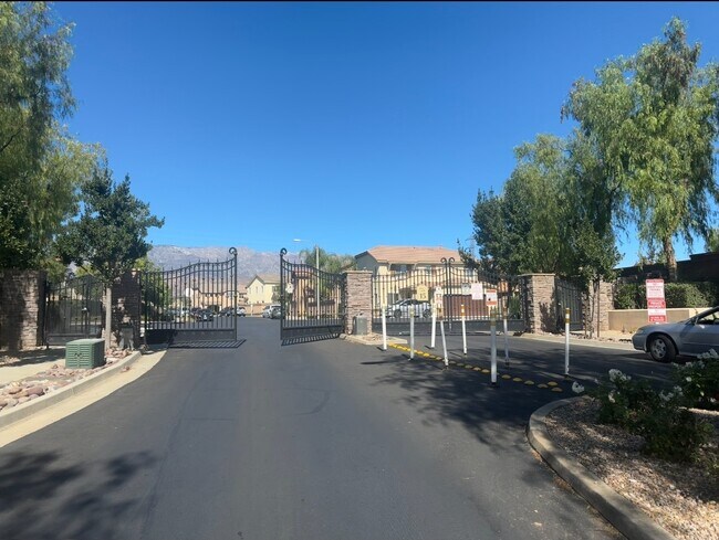 Foto del edificio - 1447 Misty Ln
