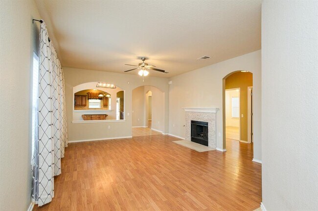 Foto del edificio - 10312 Lone Pine Ln